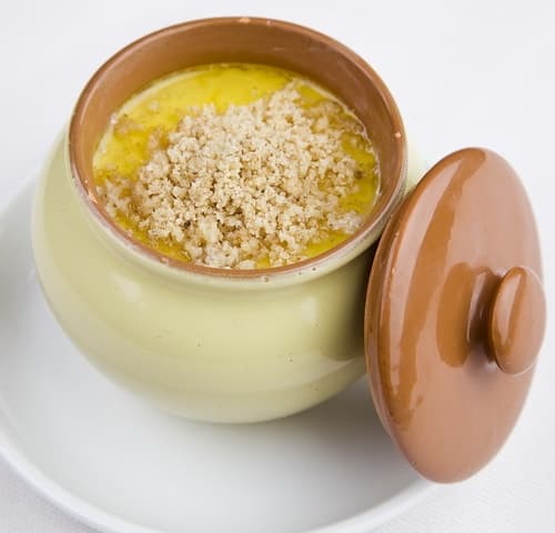 Мацони с медом и орехами