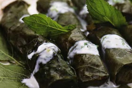 Долма с соусом мацони